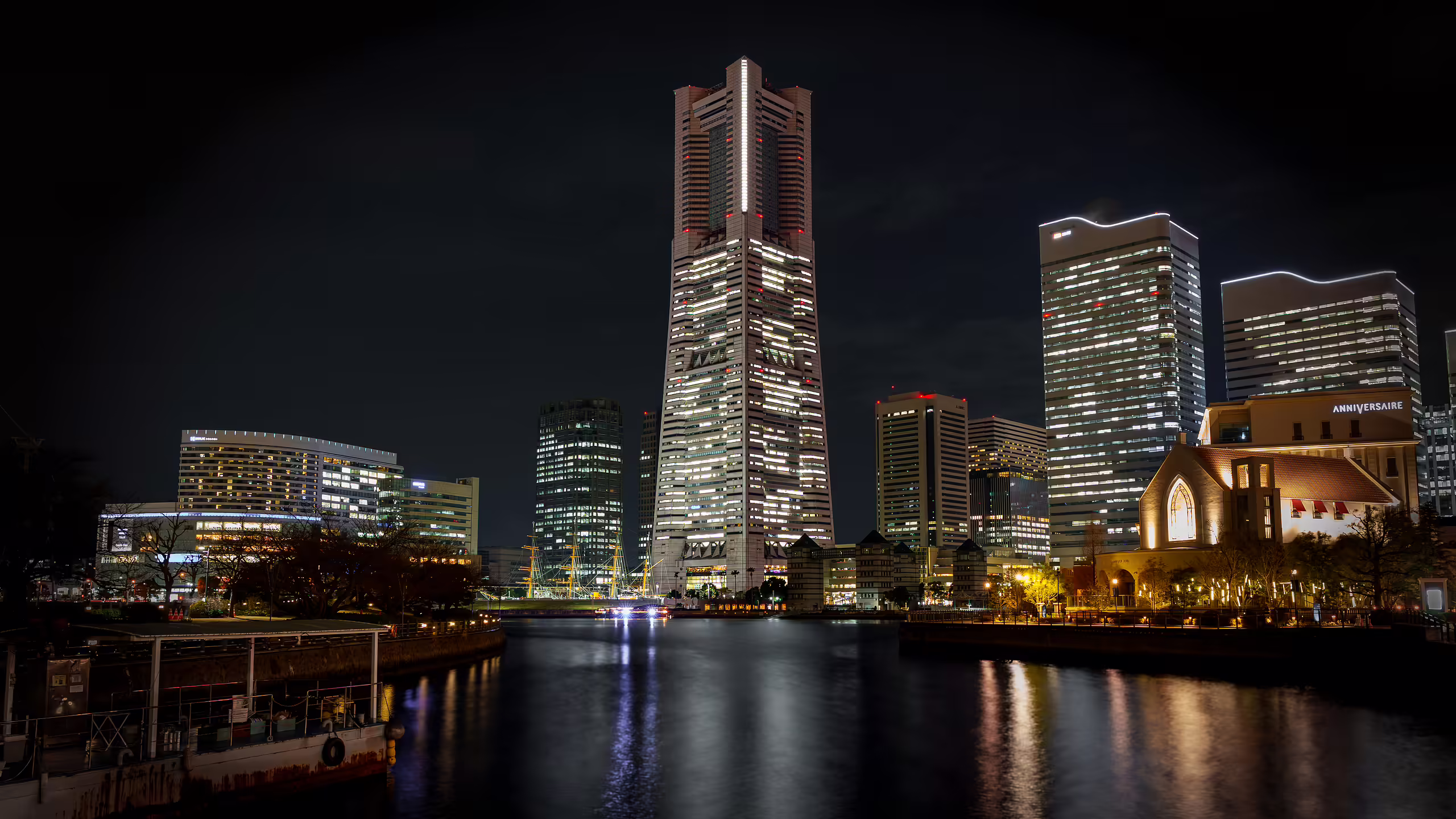夜の横浜を歩く